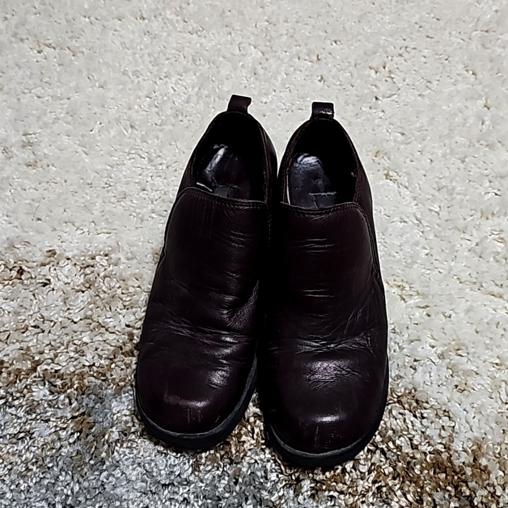 New York Transit casual/dress shoes. Brown, size 8M.